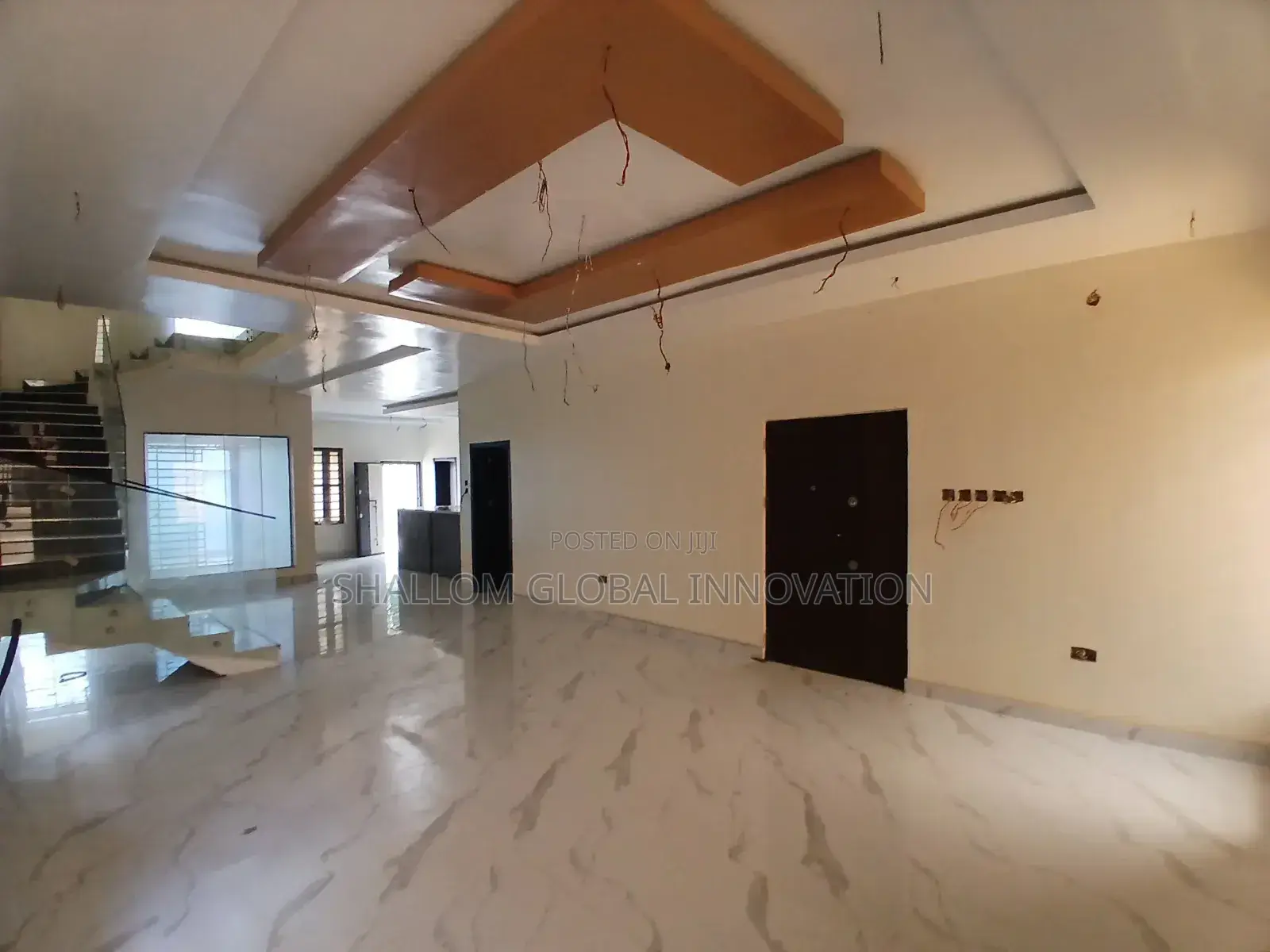 5bdrm Apartment in Elebu, Oluyole for sale in Oluyole