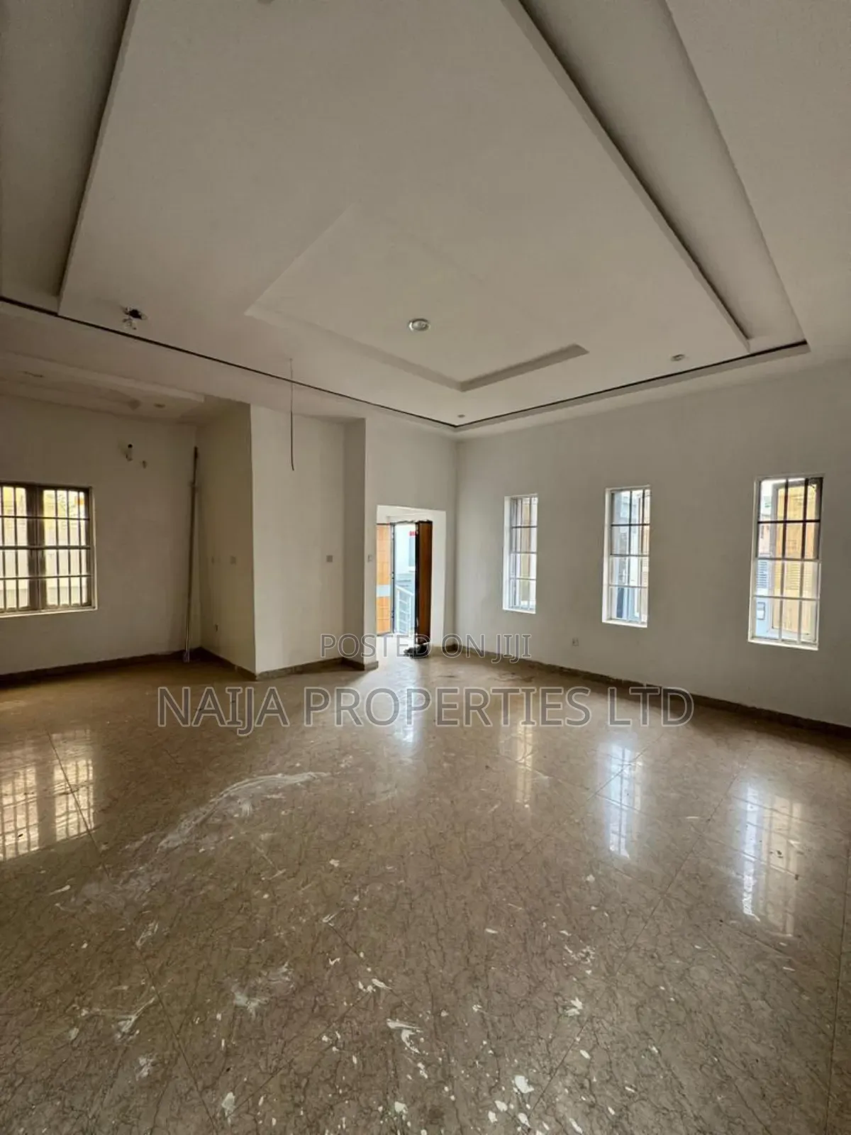 5bdrm Duplex in Agungi for rent in Agungi