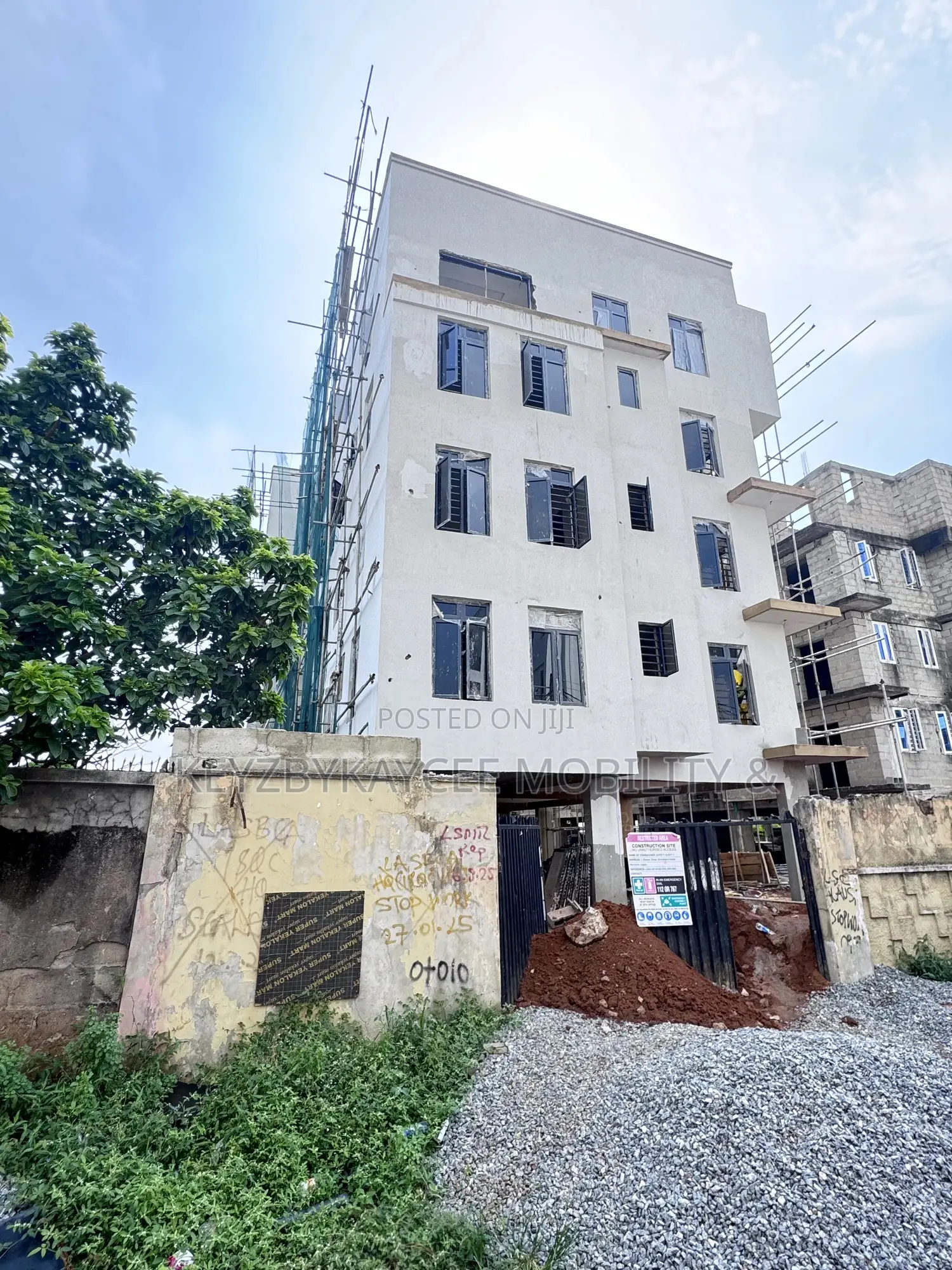 3bdrm Apartment in Shonibare Estate, Ikeja for sale in Ikeja