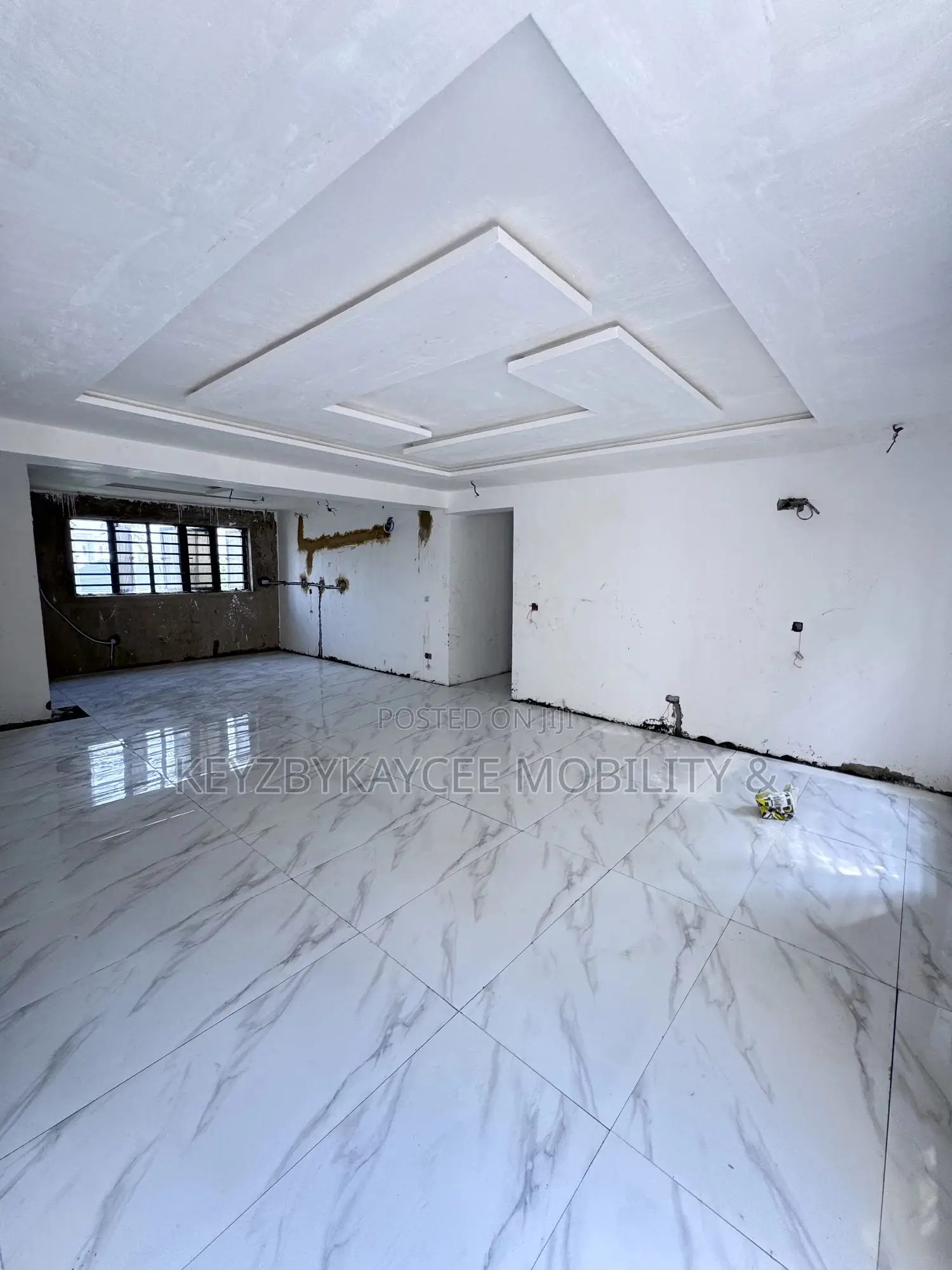 3bdrm Apartment in Shonibare Estate, Ikeja for sale in Ikeja