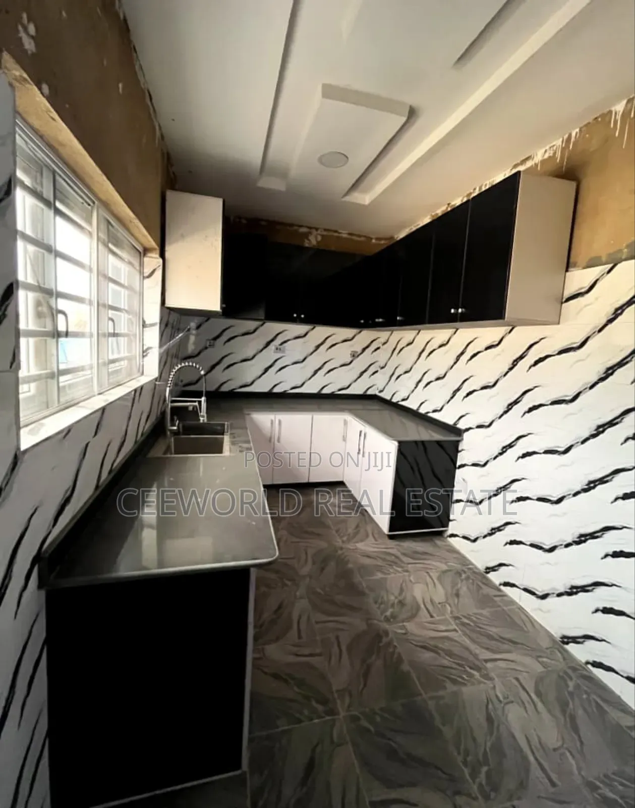 2bdrm Apartment in Olorunkemi Elebu, Akala Express for rent in Akala Express