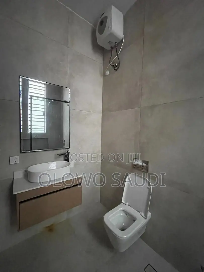 5bdrm Duplex in Lekki for sale in Lekki Phase 1