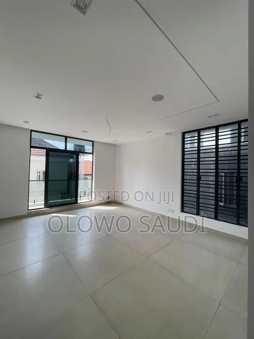 5bdrm Duplex in Lekki for sale in Lekki Phase 1