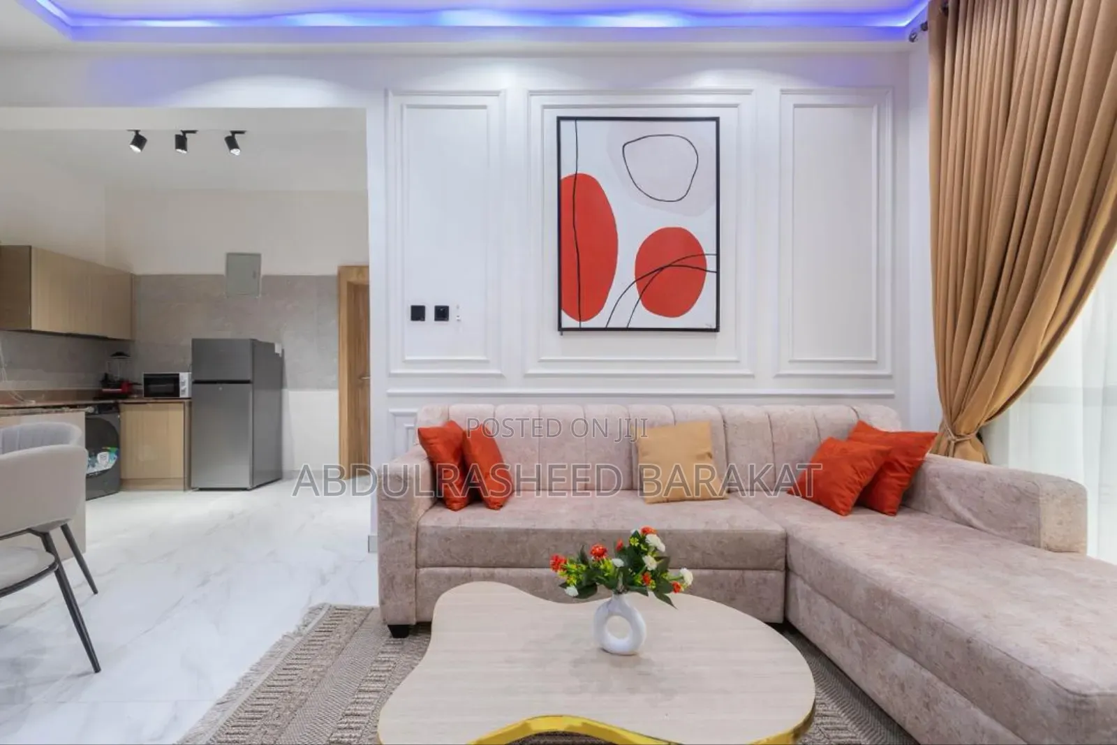 Luxurious 2bedroom Apartment With Balcony and Elevator in Lekki Phase 1