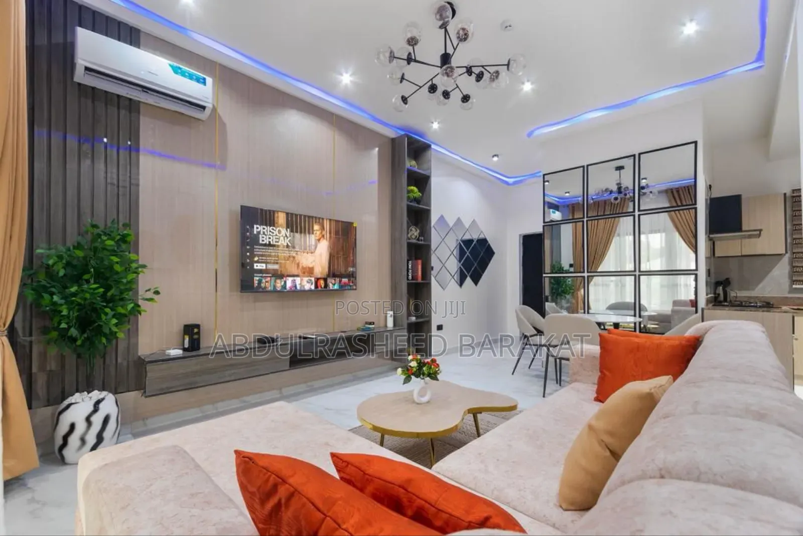 Luxurious 2bedroom Apartment With Balcony and Elevator in Lekki Phase 1