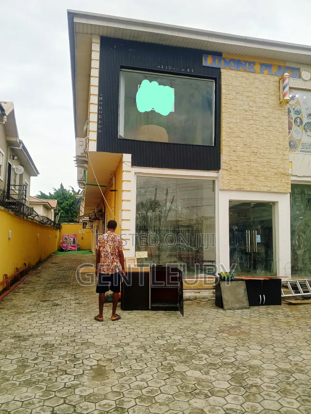 Office/Shop Space for Rent Lekki Phase 1 in Lekki