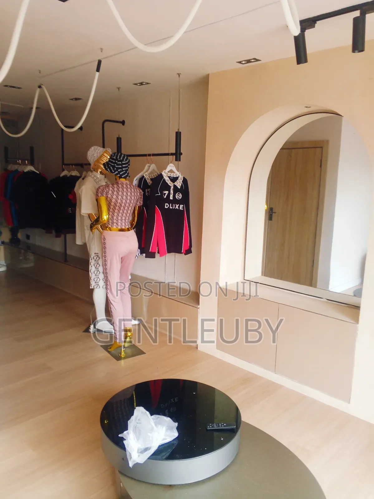 Office/Shop Space for Rent Lekki Phase 1 in Lekki