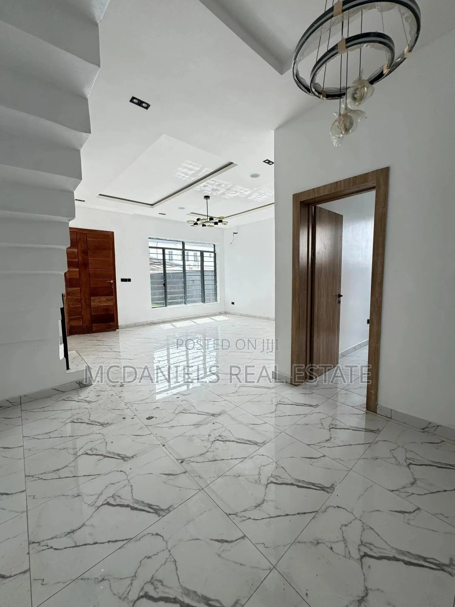 4bdrm Duplex in Chevron for sale in Chevron