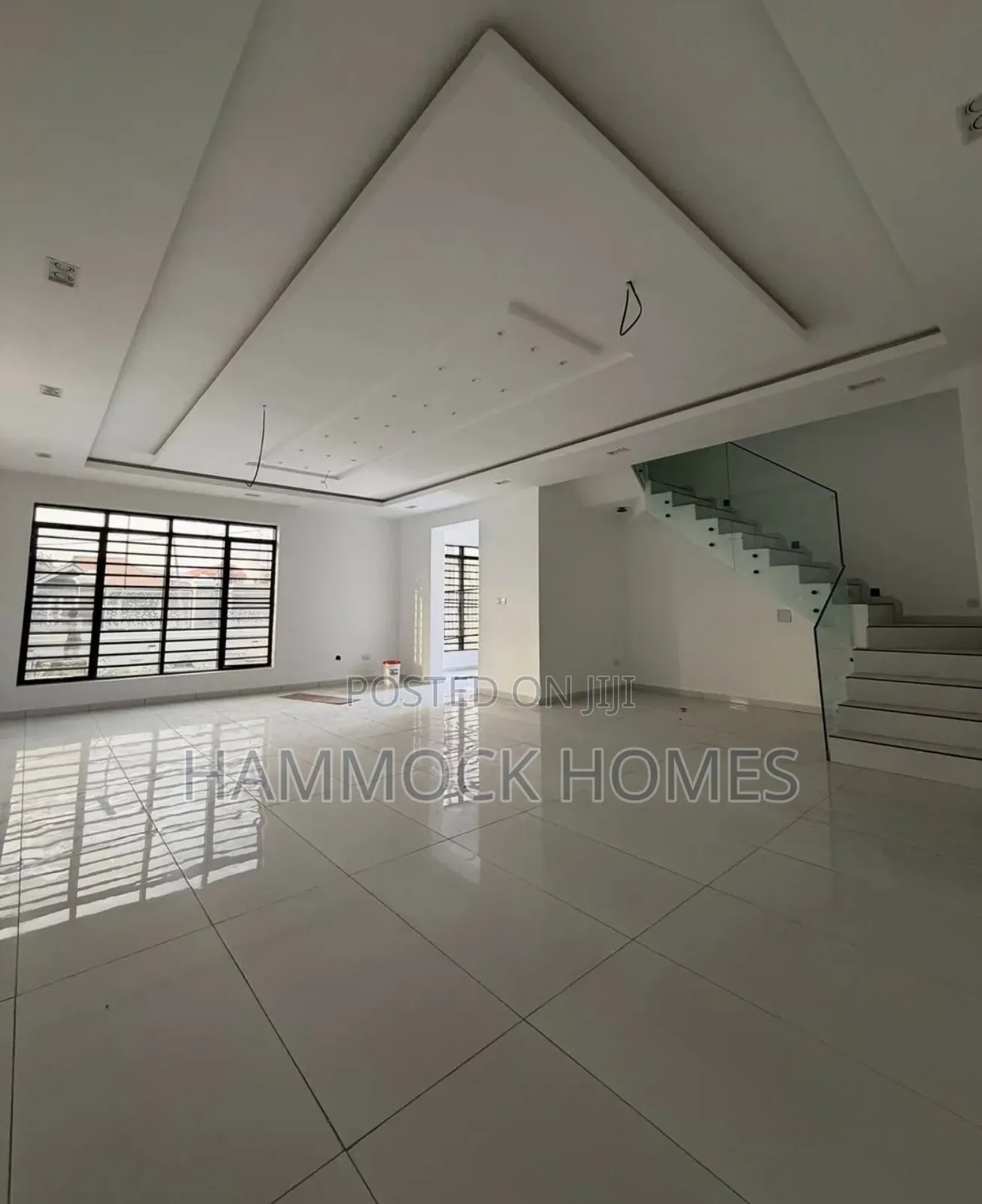 5bdrm Penthouse in Agodi Gra for sale in Agodi