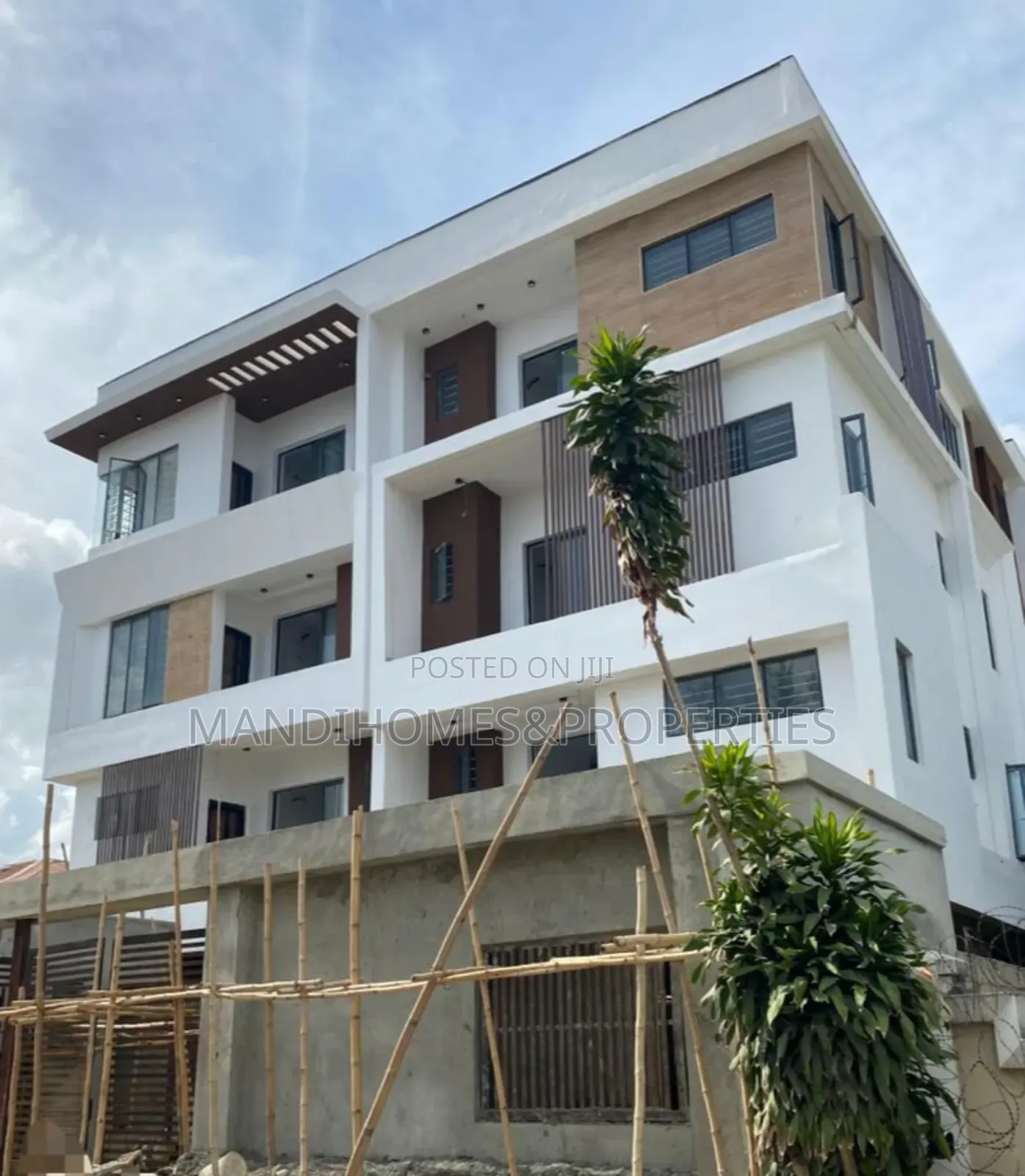 3bdrm Apartment in Agungi for sale in Agungi