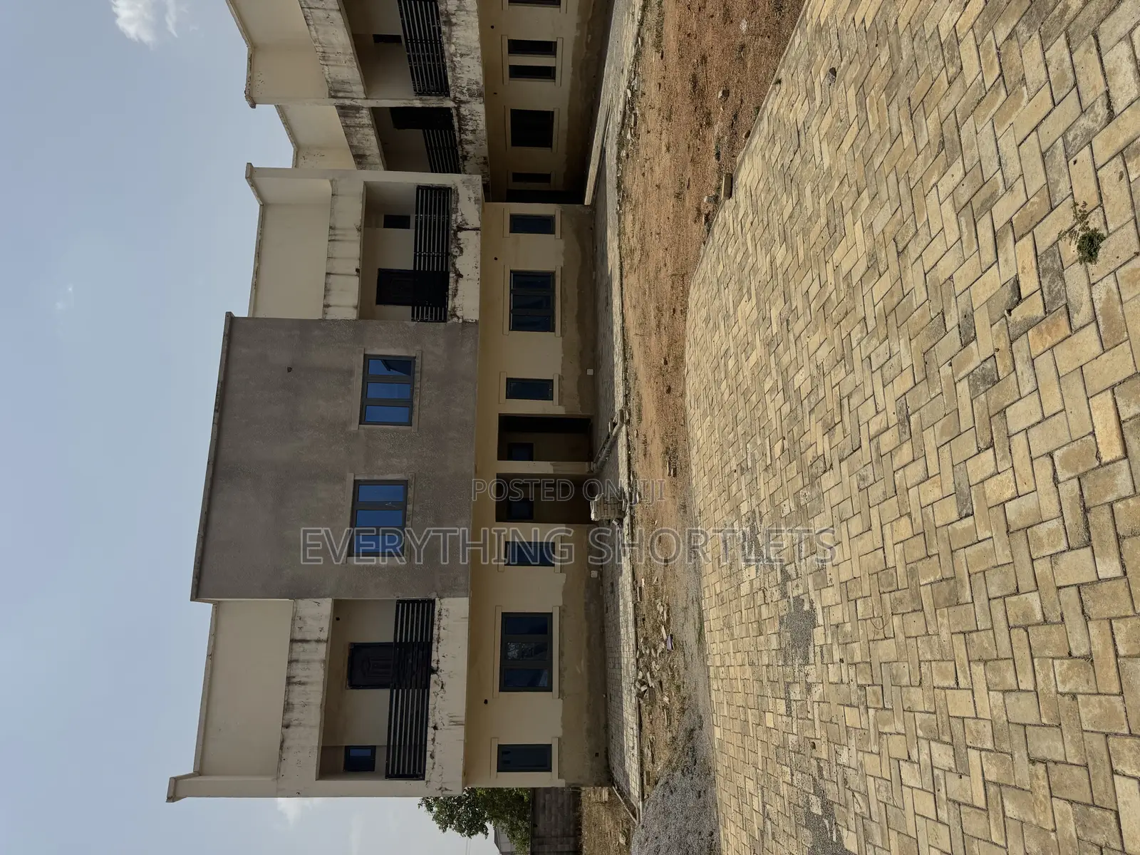 3bdrm Apartment in Kaura for sale in Kaura