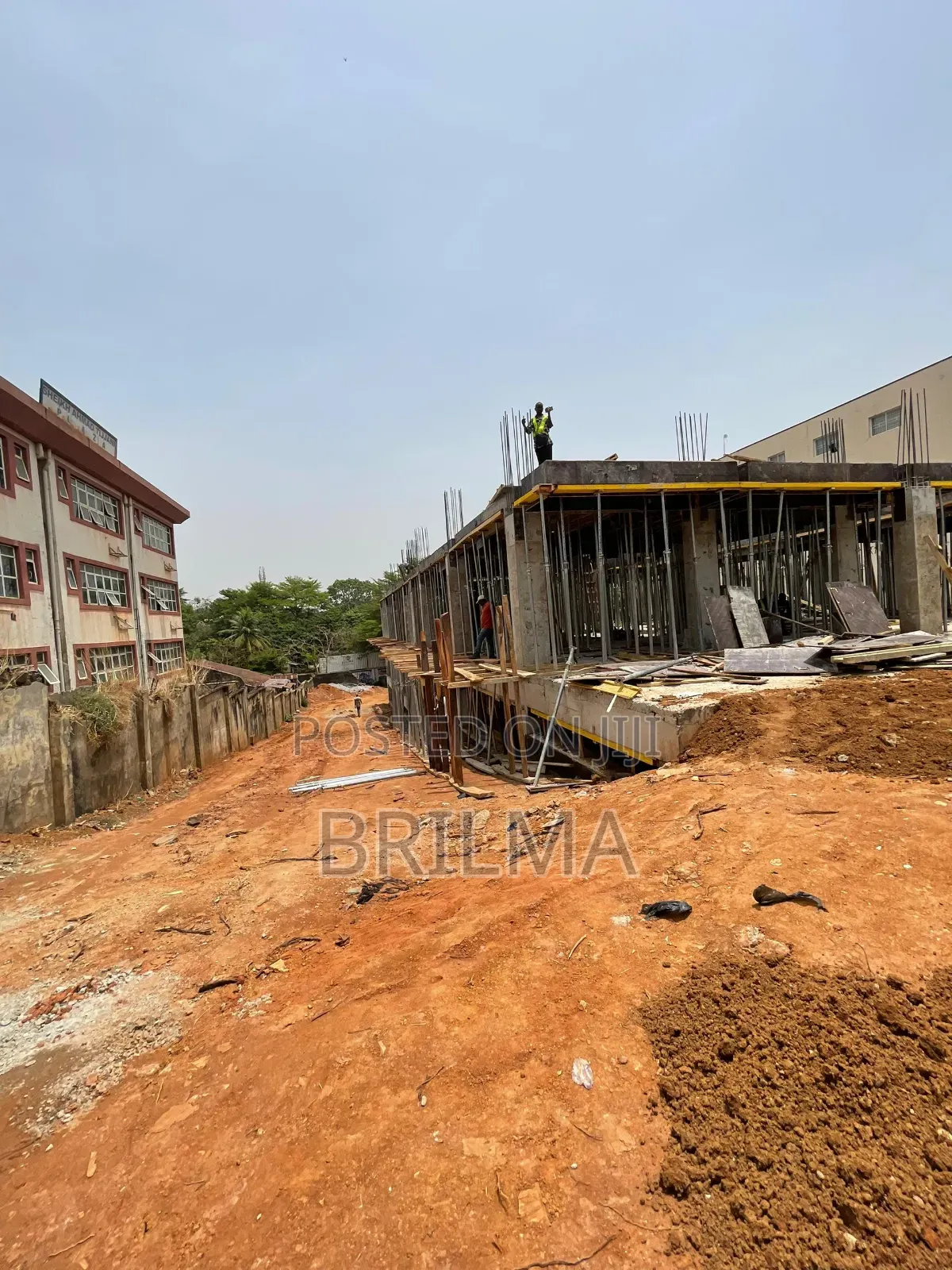 Shop Space And Office Space For Sale in Zone 5 / Wuse