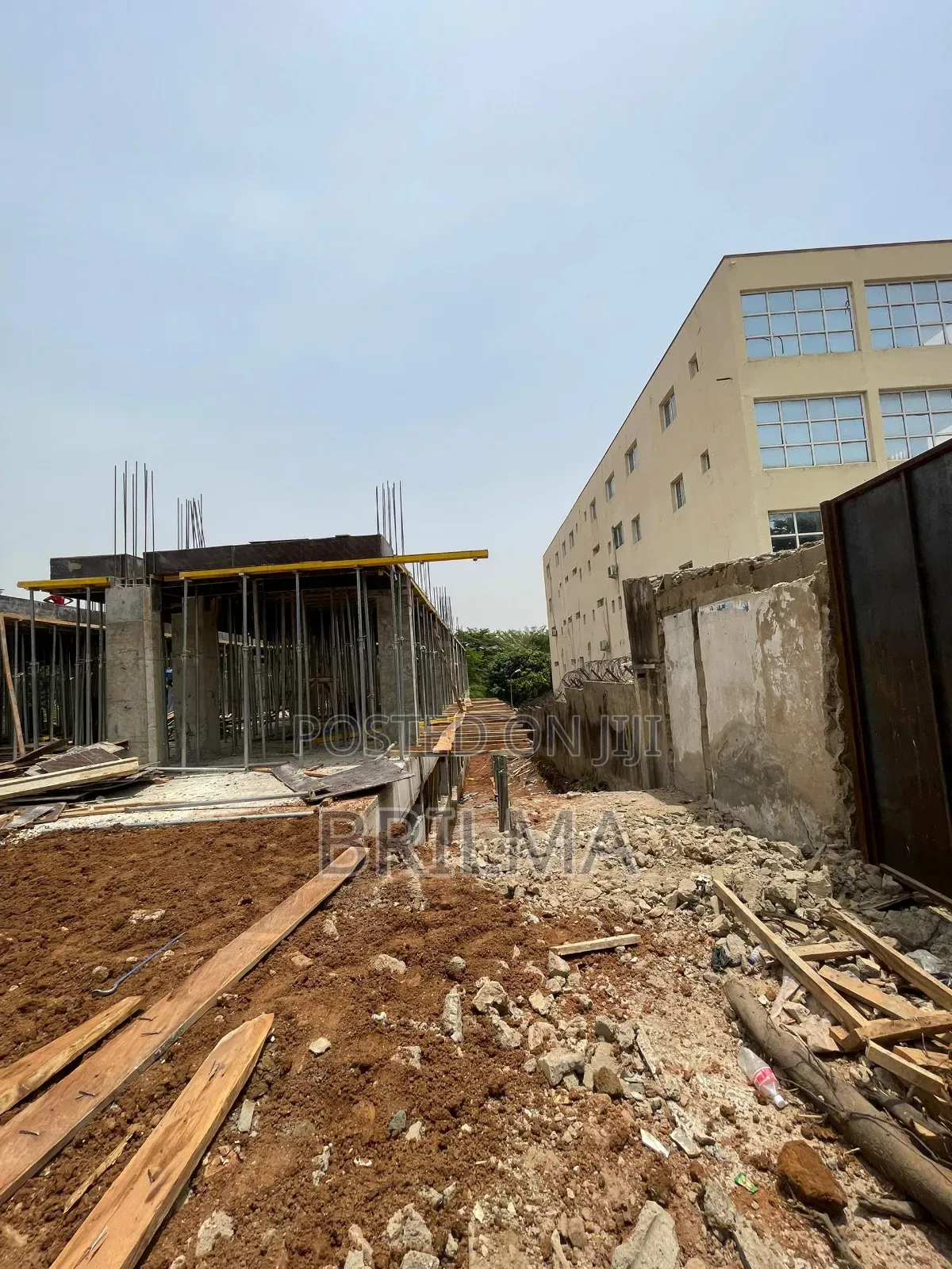 Shop Space And Office Space For Sale in Zone 5 / Wuse