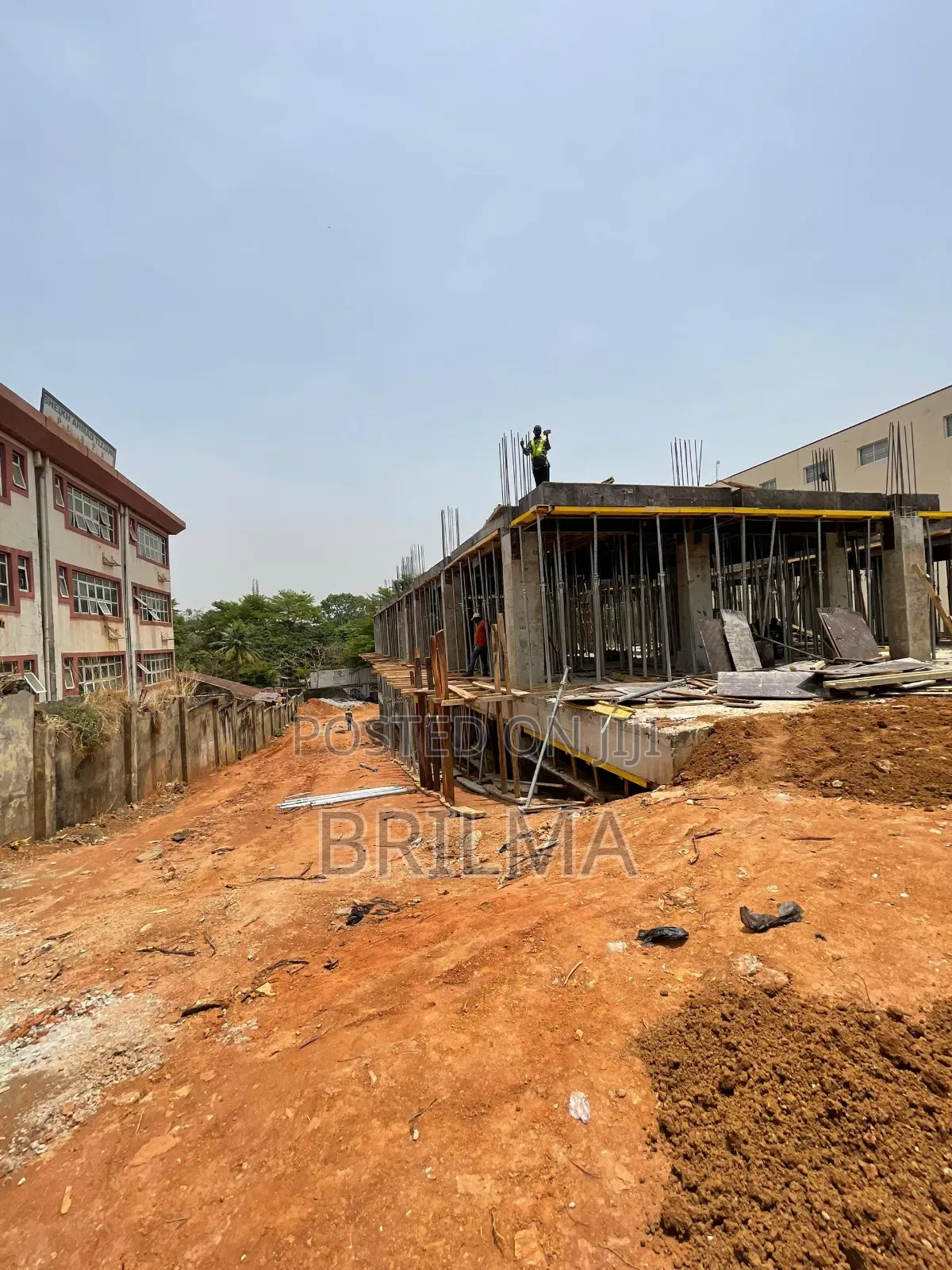 Shop Space And Office Space For Sale in Zone 5 / Wuse