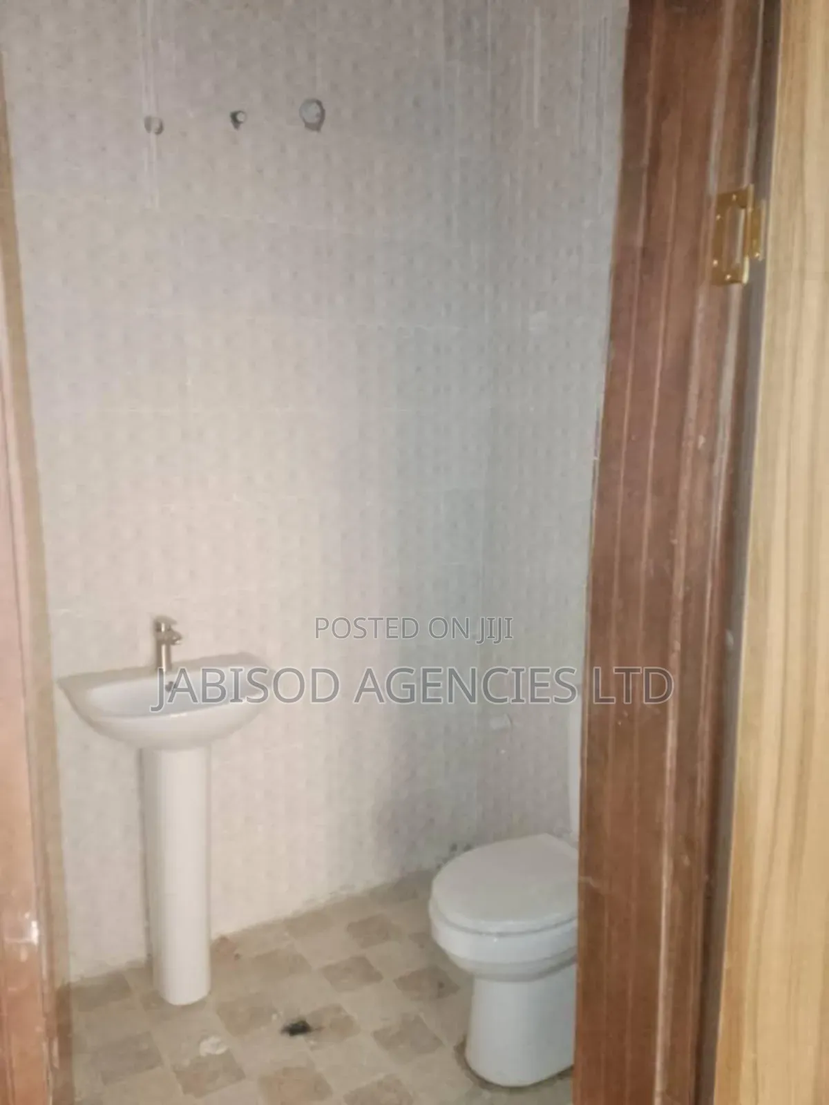 3bdrm Block of Flats in Estaport Avenue, Soluyi for sale in Soluyi