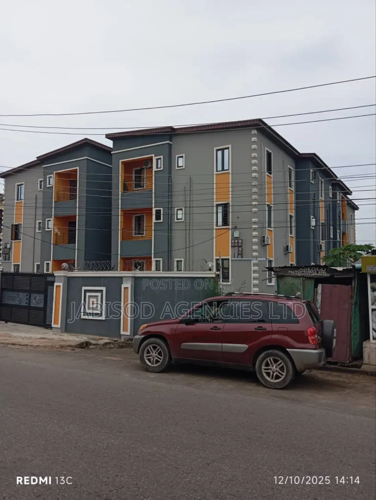 3bdrm Block of Flats in Estaport Avenue, Soluyi for sale in Soluyi