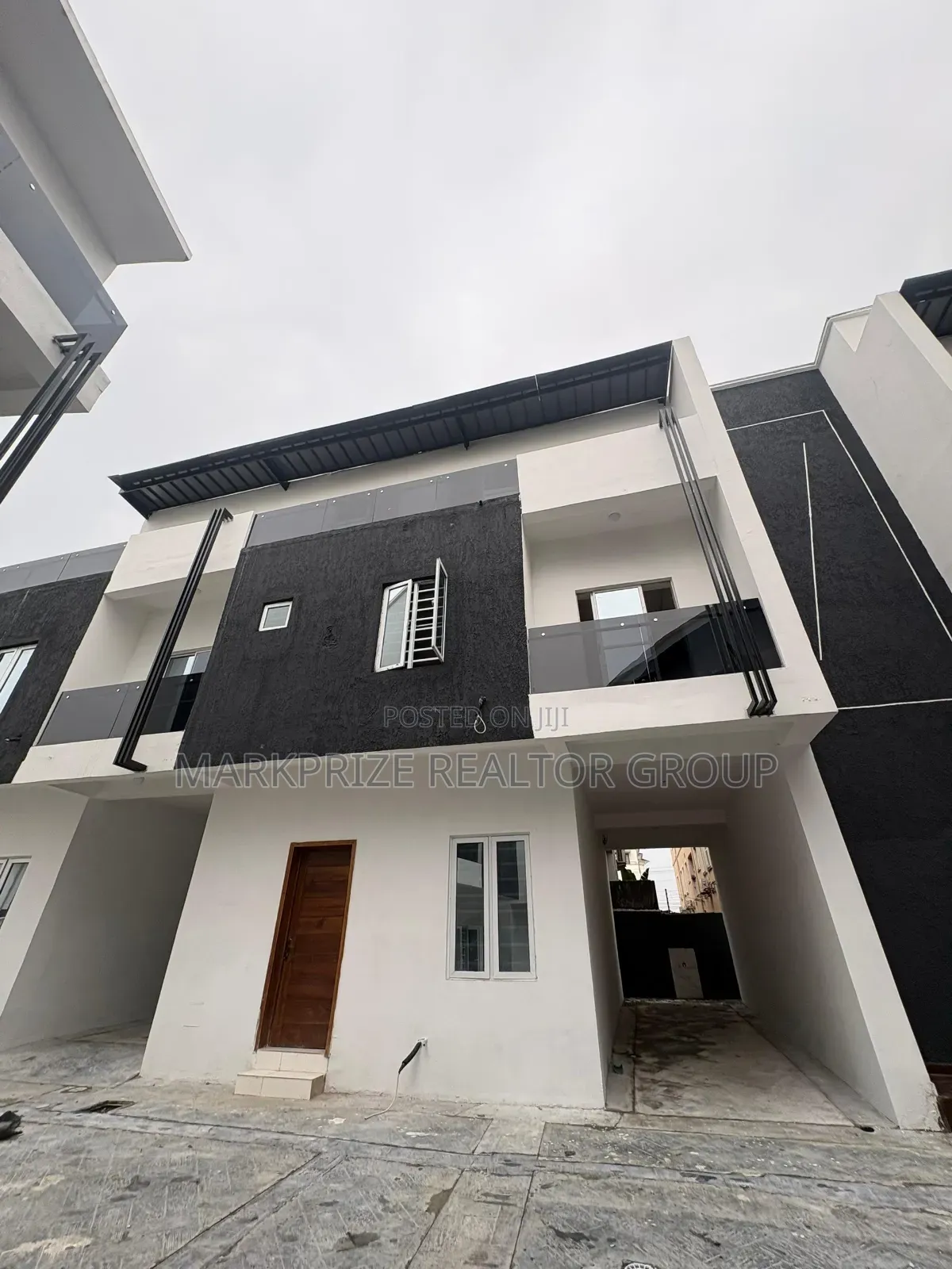Furnished 2bdrm Penthouse in Ikota, Lekki Lagos for sale in Ikota