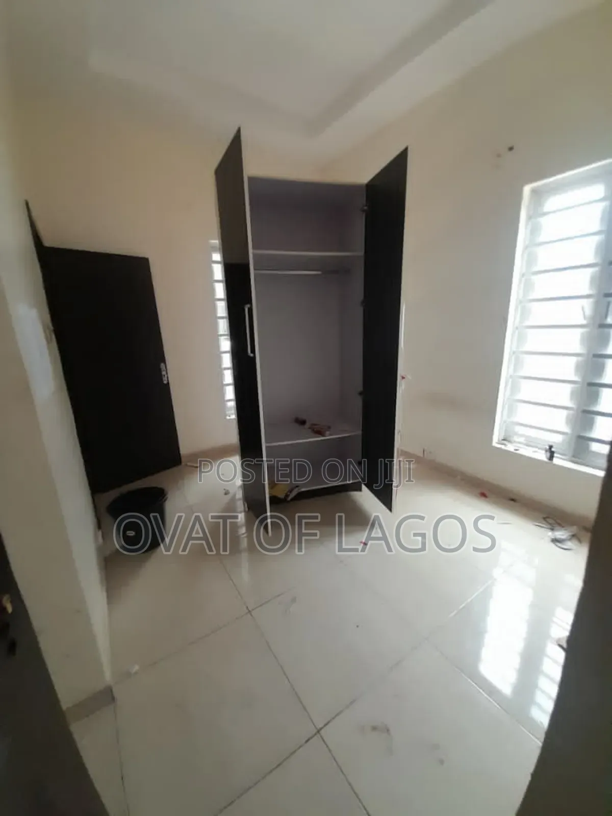 5bdrm Duplex in Chevron Drive for rent in Chevron