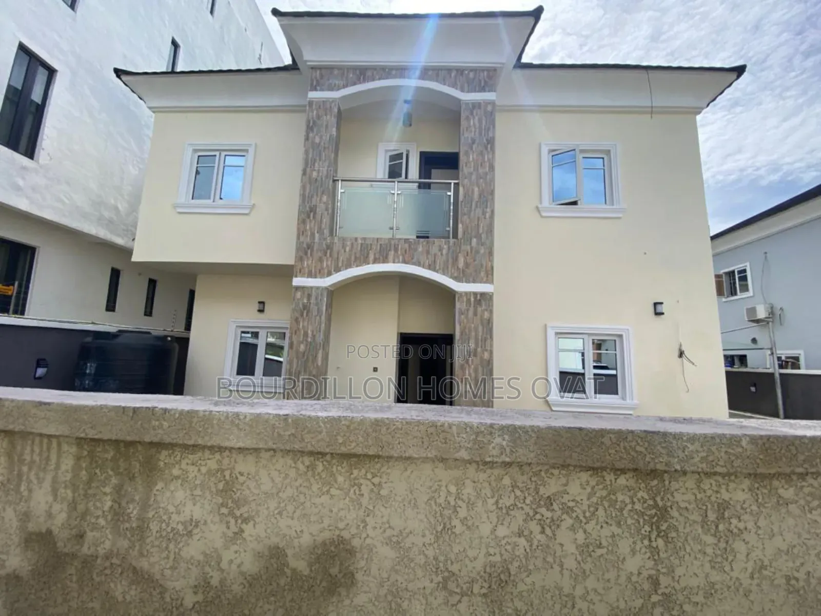 5bdrm Duplex in Chevron Lekki Lagos for sale in Chevron