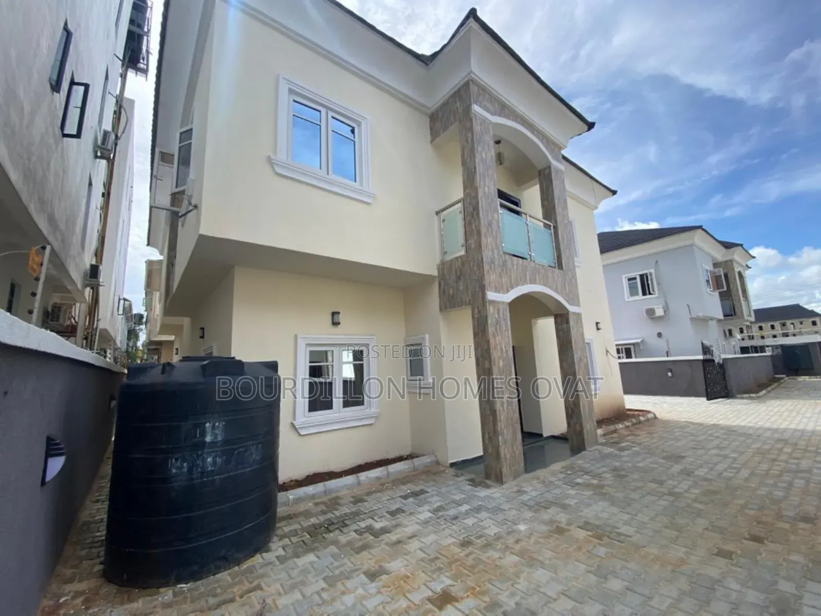 5bdrm Duplex in Chevron Lekki Lagos for sale in Chevron