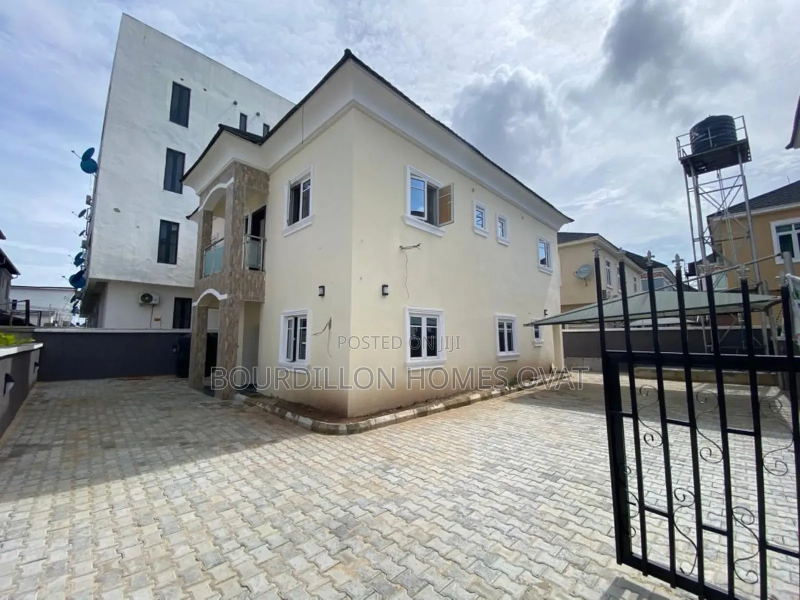 5bdrm Duplex in Chevron Lekki Lagos for sale in Chevron