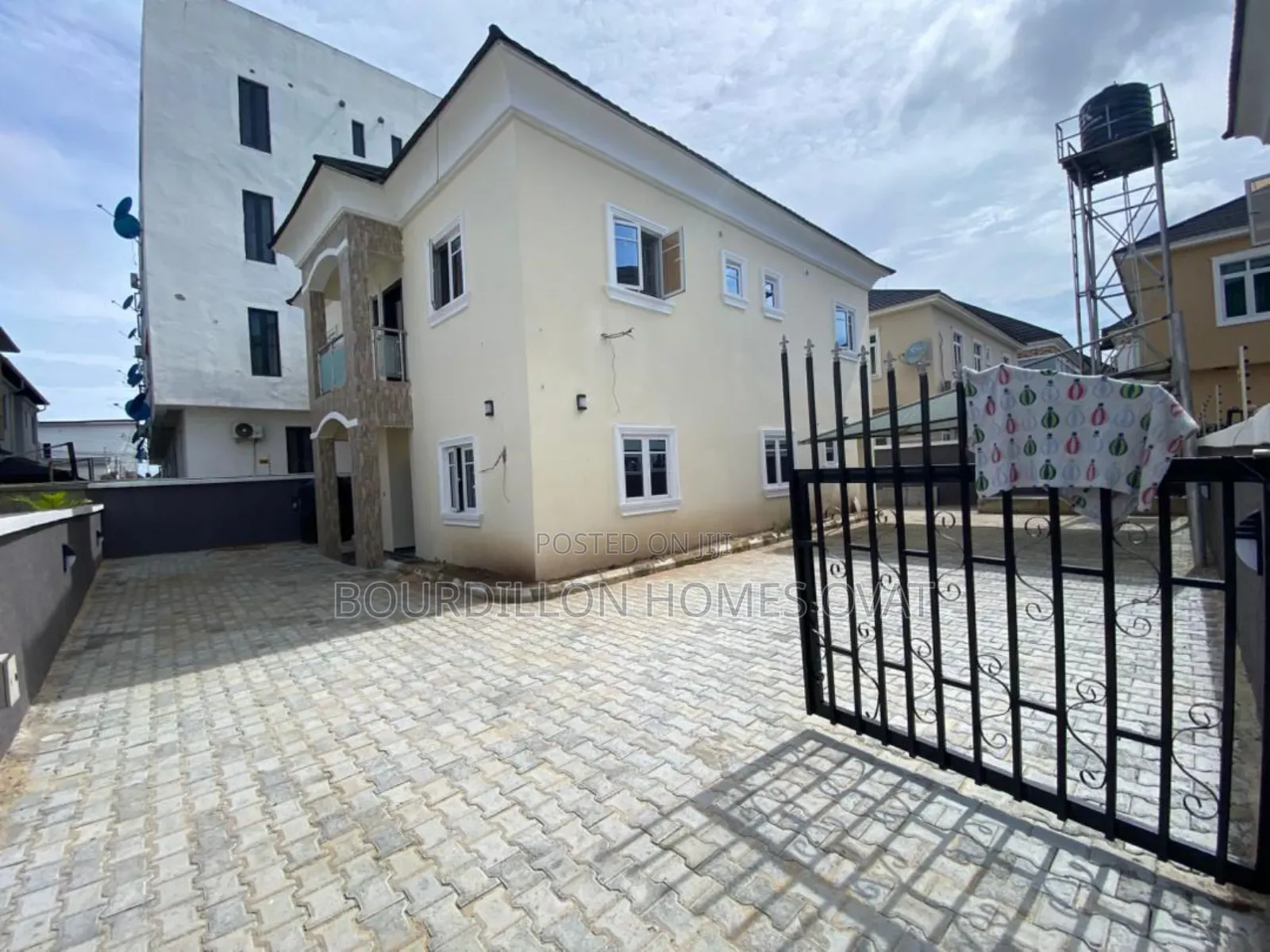 5bdrm Duplex in Chevron Lekki Lagos for sale in Chevron
