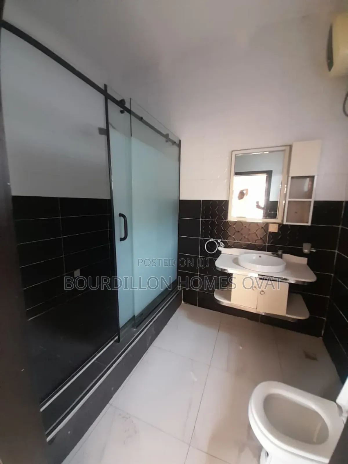 5bdrm Duplex in Chevron Drive Lagos for rent in Chevron