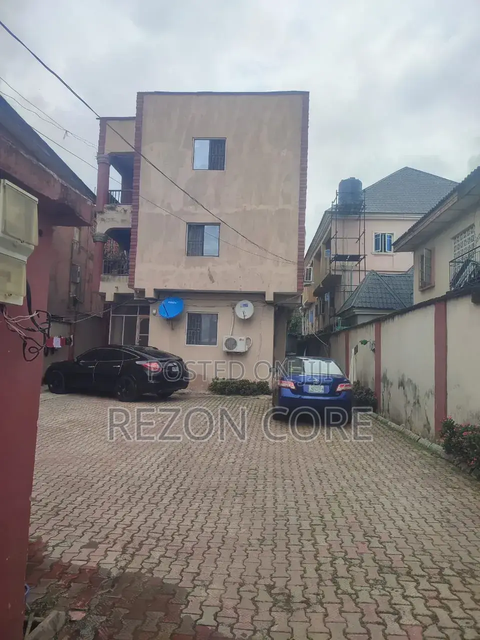 8bdrm Block of Flats in Onike Yaba for sale in Onike
