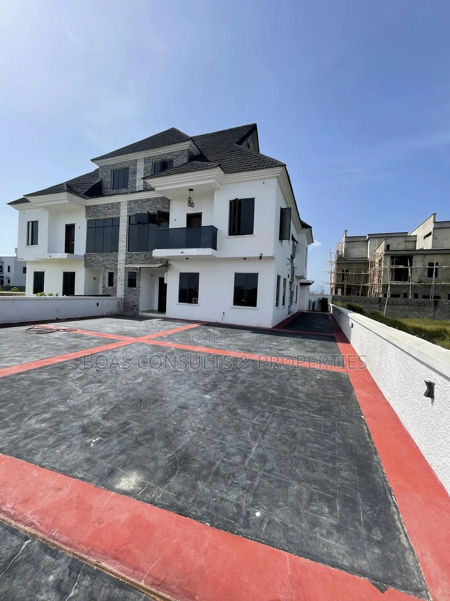 5bdrm Duplex in Chaplain Court, Ilaje / Lekki for sale in Ilaje / Lekki