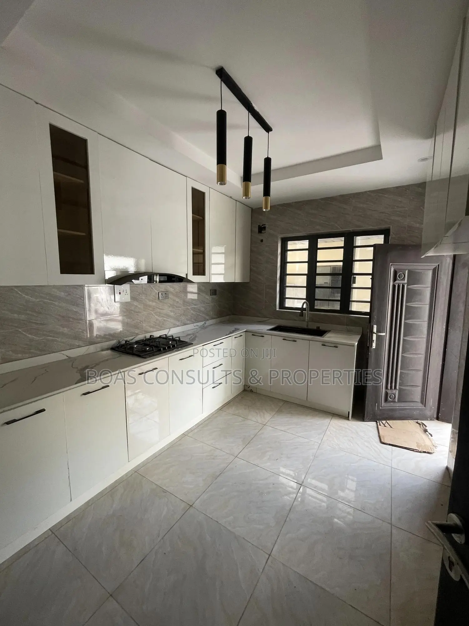 5bdrm Duplex in Chaplain Court, Ilaje / Lekki for sale in Ilaje / Lekki
