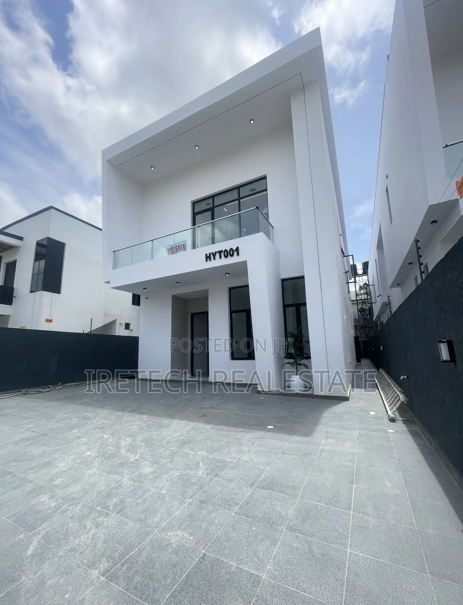 5bdrm Duplex in Chevron Call To for sale in Chevron