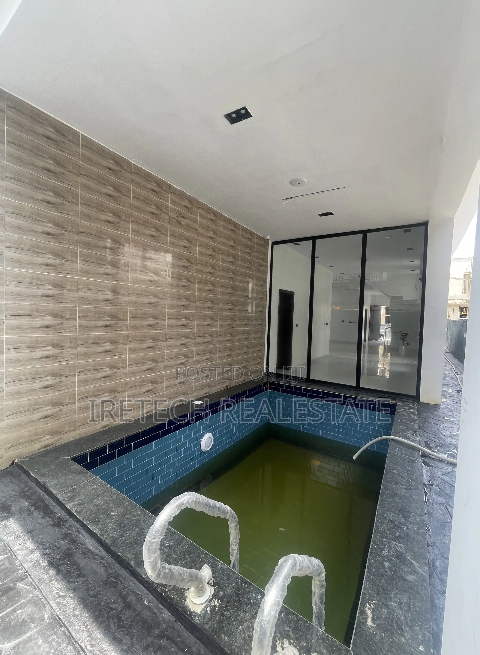 5bdrm Duplex in Chevron Call To for sale in Chevron