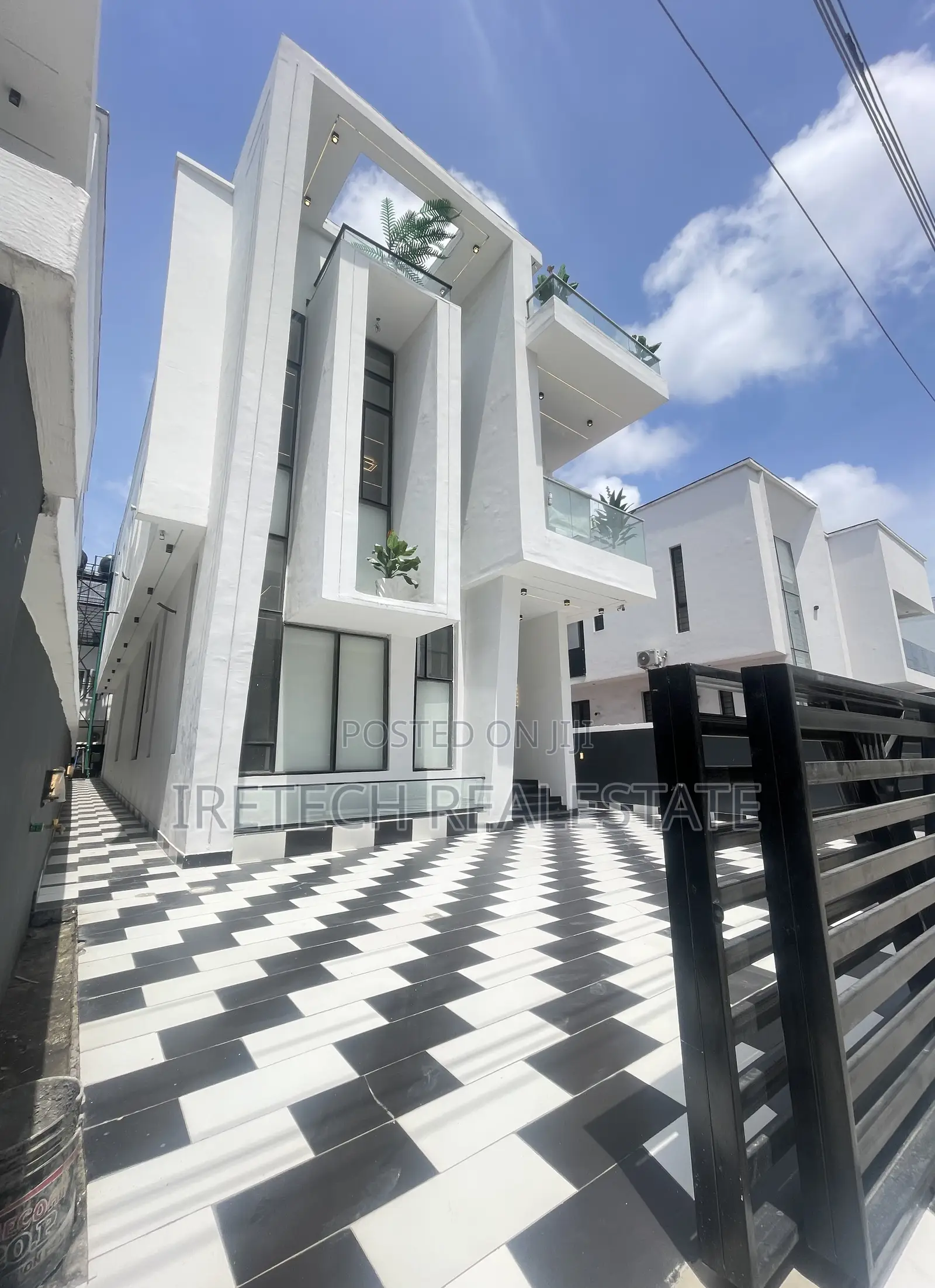 5bdrm Duplex in Chevron Call To for sale in Chevron