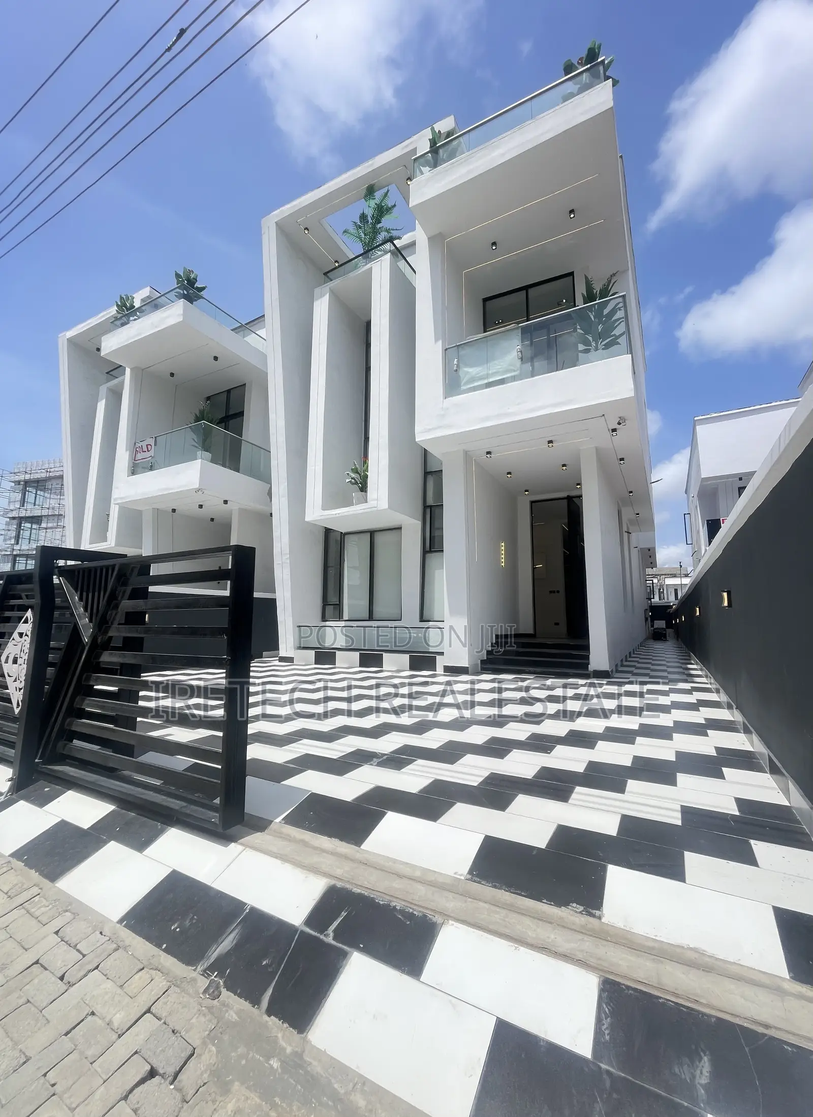 5bdrm Duplex in Chevron Call To for sale in Chevron