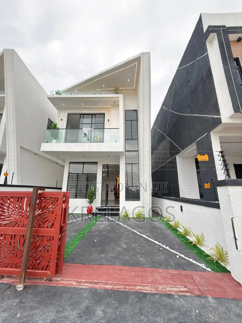 4bdrm Duplex in Ikota for sale in Ikota