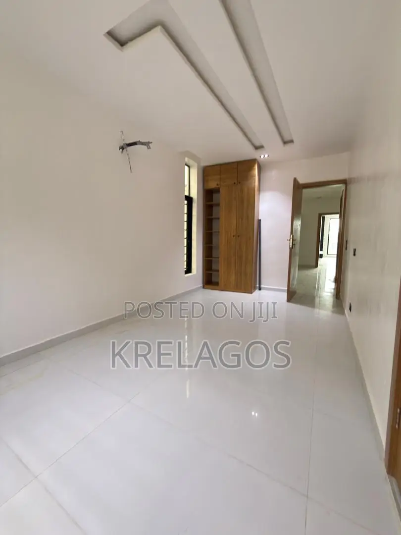 4bdrm Duplex in Ikota for sale in Ikota