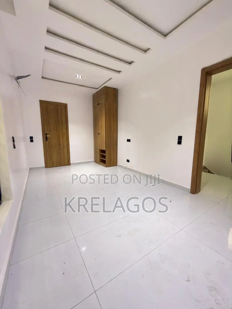 4bdrm Duplex in Ikota for sale in Ikota