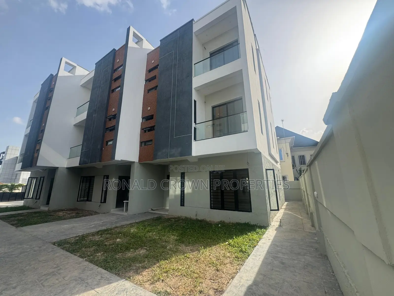 4bdrm Duplex in Adeniyi Jones for sale in Adeniyi Jones