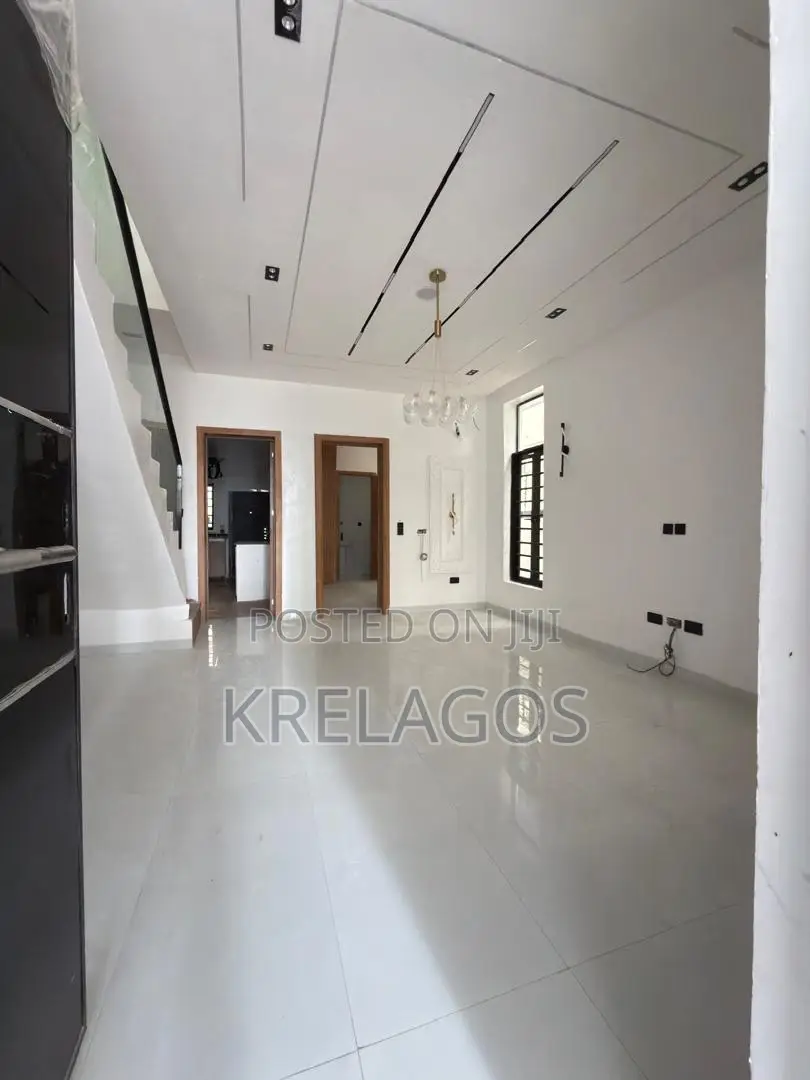 3bdrm Duplex in Ikota for sale in Ikota