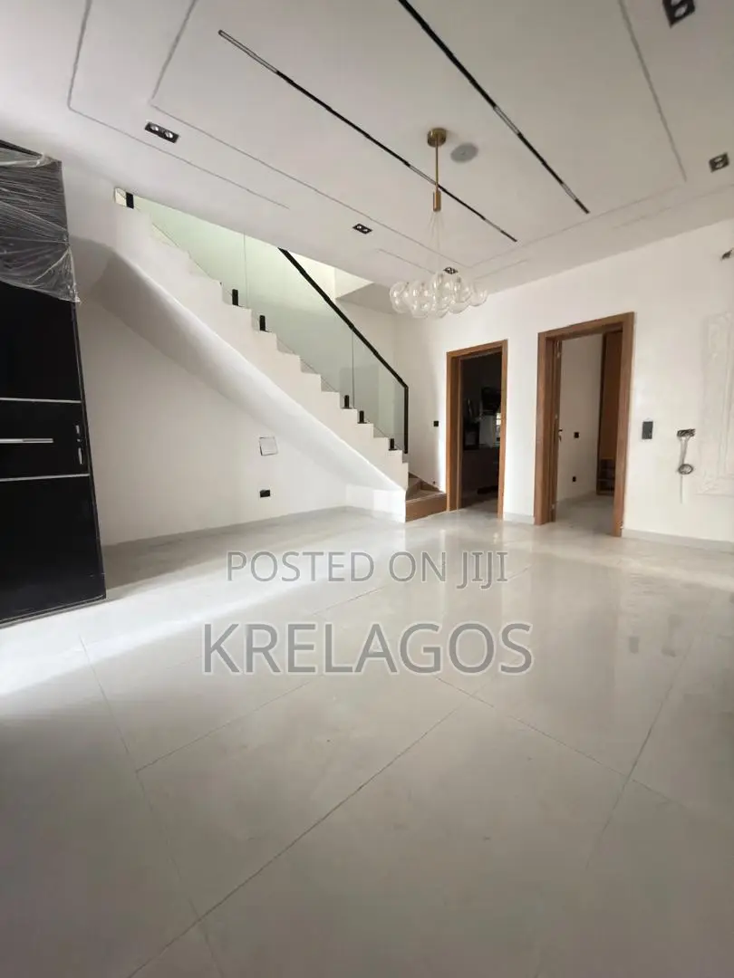 3bdrm Duplex in Ikota for sale in Ikota