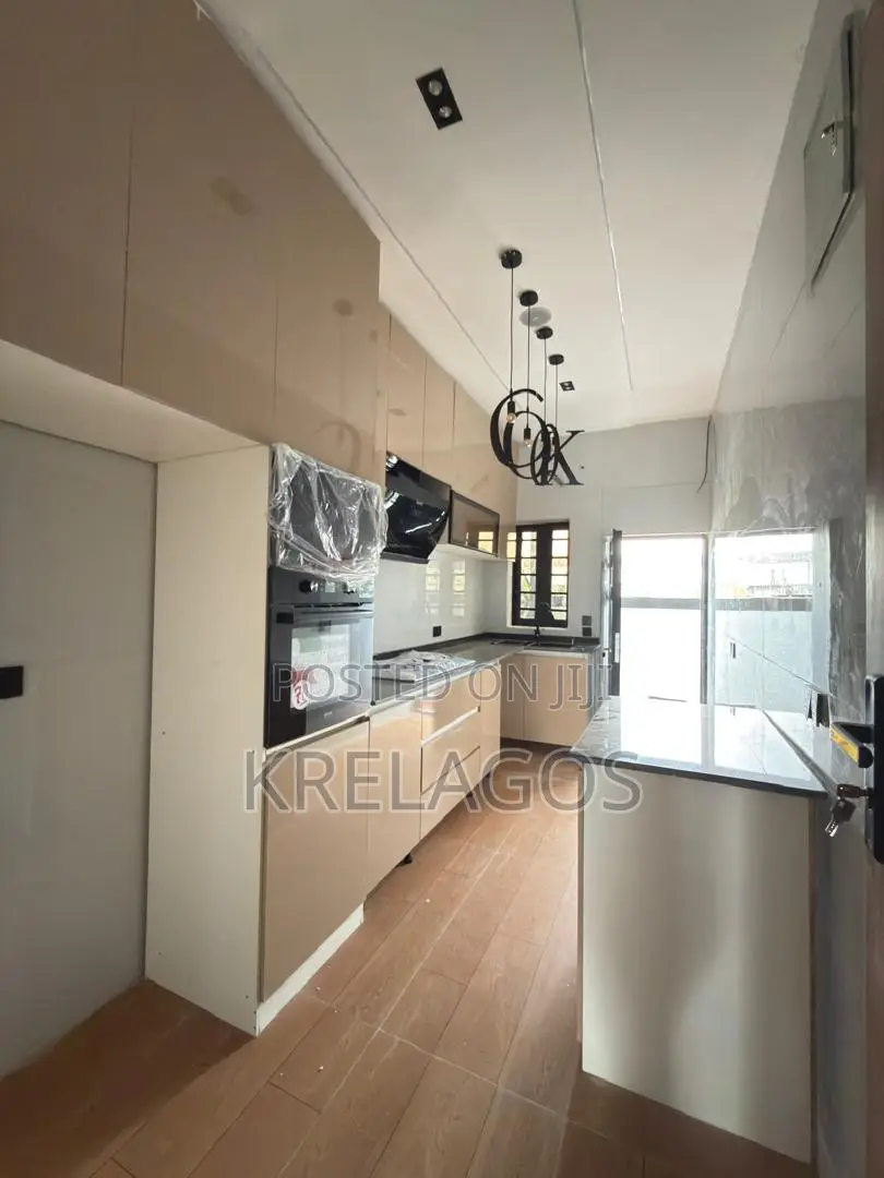 3bdrm Duplex in Ikota for sale in Ikota