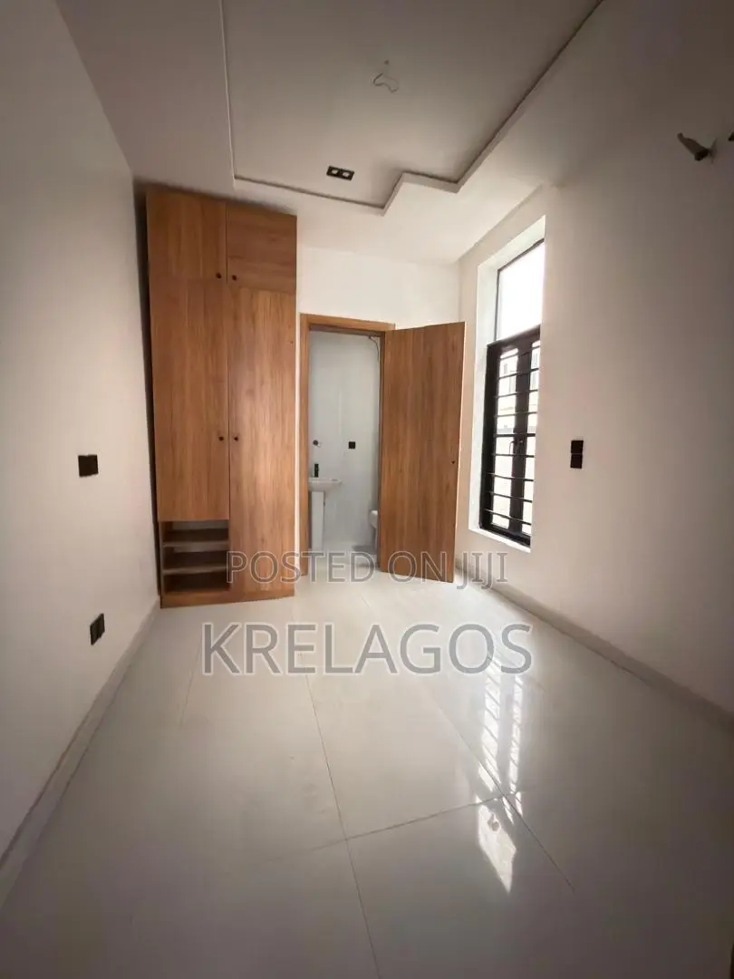3bdrm Duplex in Ikota for sale in Ikota