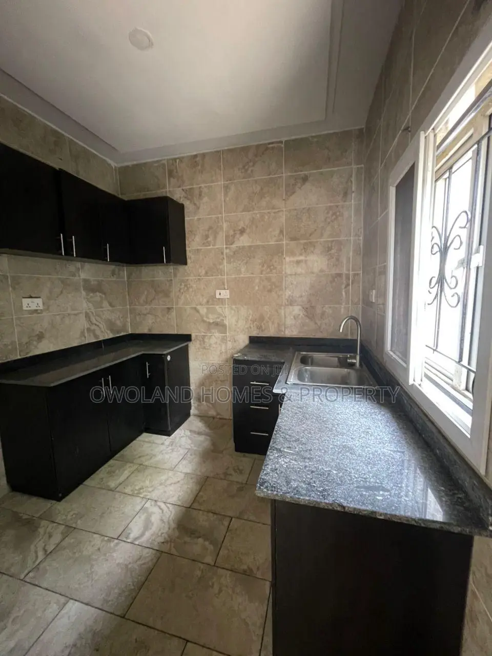 3bdrm Duplex in Chevron for rent in Chevron