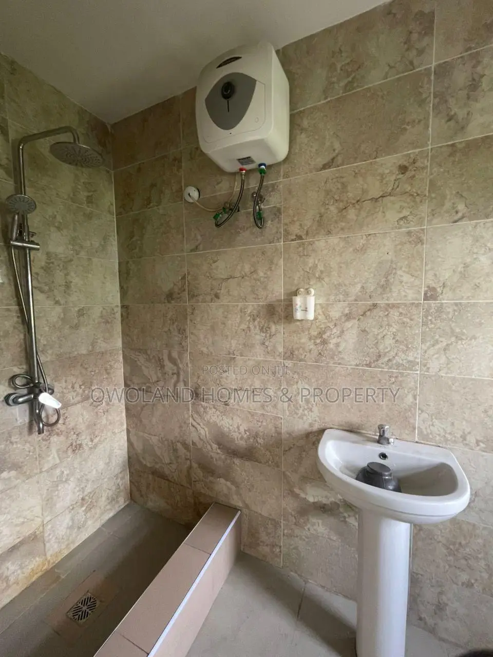 3bdrm Duplex in Chevron for rent in Chevron