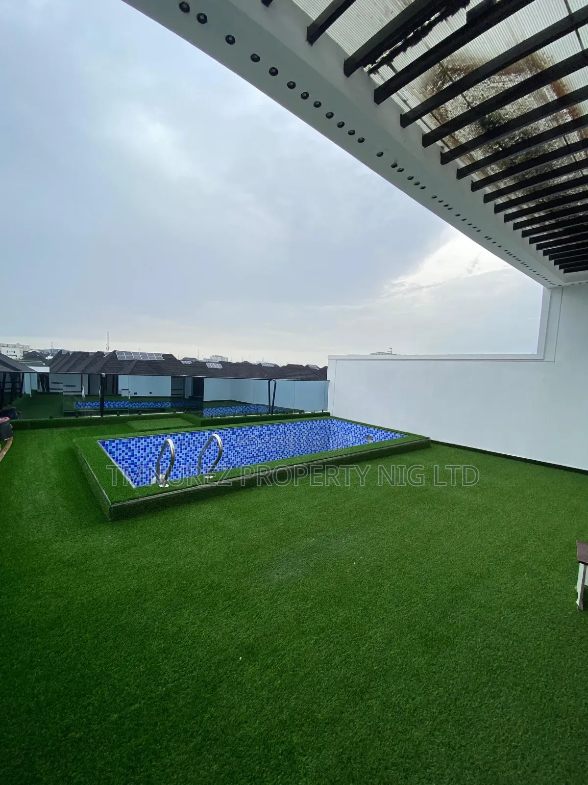 5bdrm Duplex in Chevron for sale in Chevron