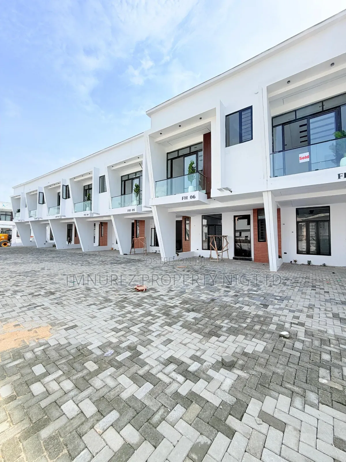 3bdrm Duplex in Ikota for sale in Ikota