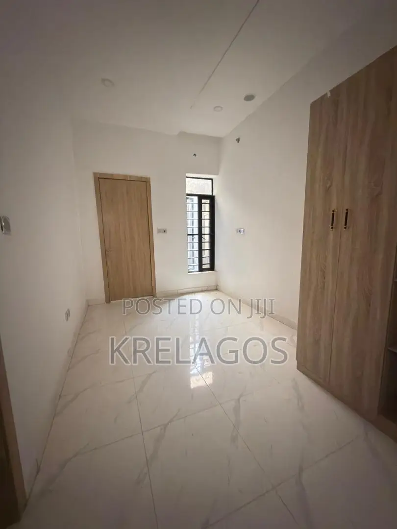 4bdrm Duplex in Ikota for rent in Ikota