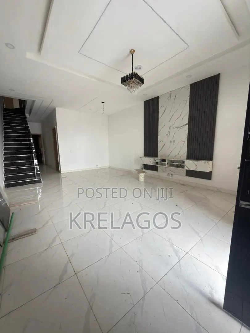 4bdrm Duplex in Ikota for rent in Ikota