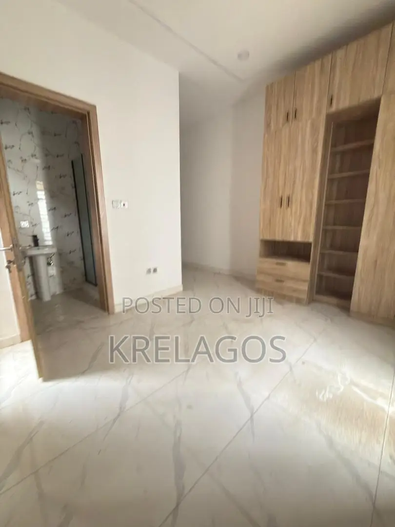4bdrm Duplex in Ikota for rent in Ikota