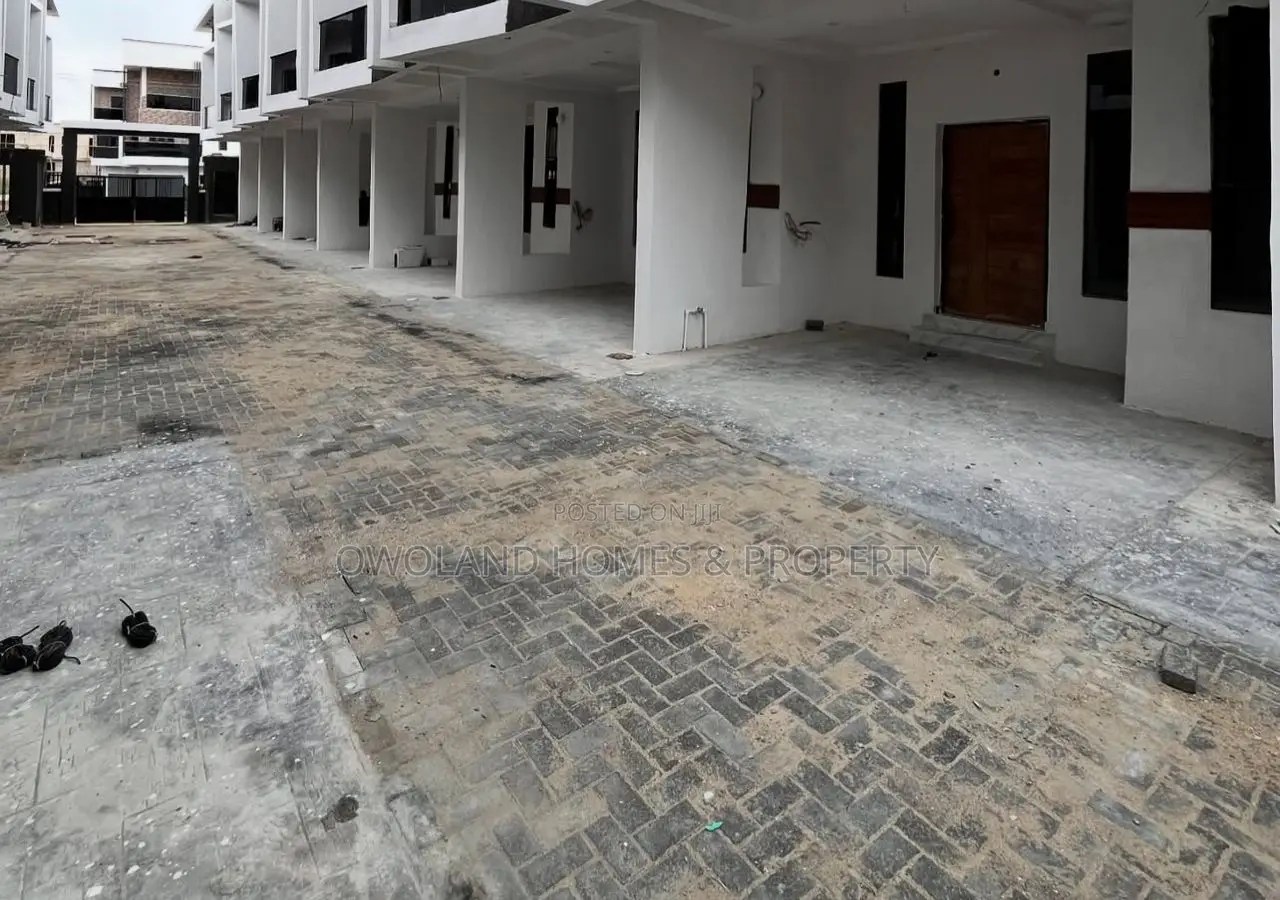 3bdrm Duplex in Ikota Lekki for rent in Ikota